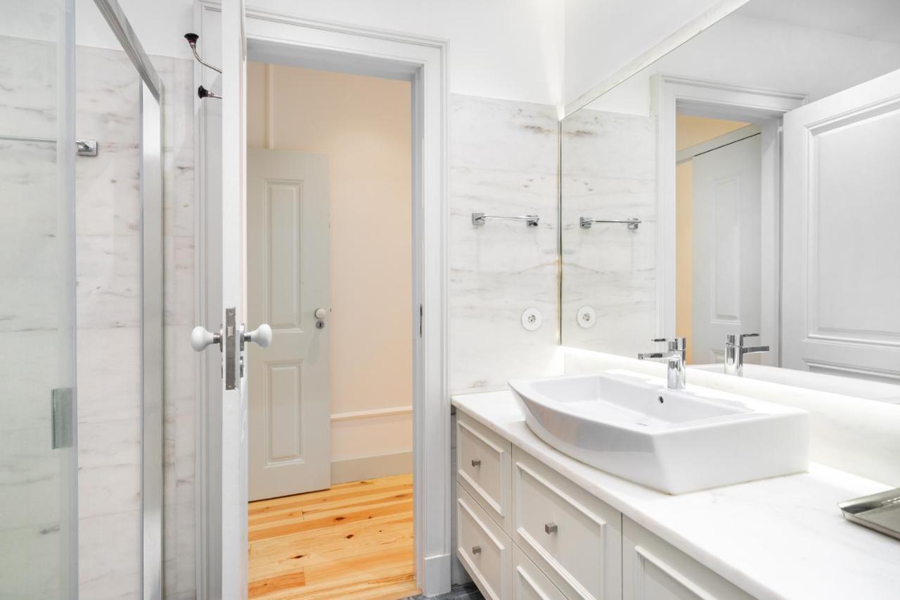 Whome Luxury Stay In Prime Location W/ Ac, Lift & Private Patio Lissabon Exterior foto
